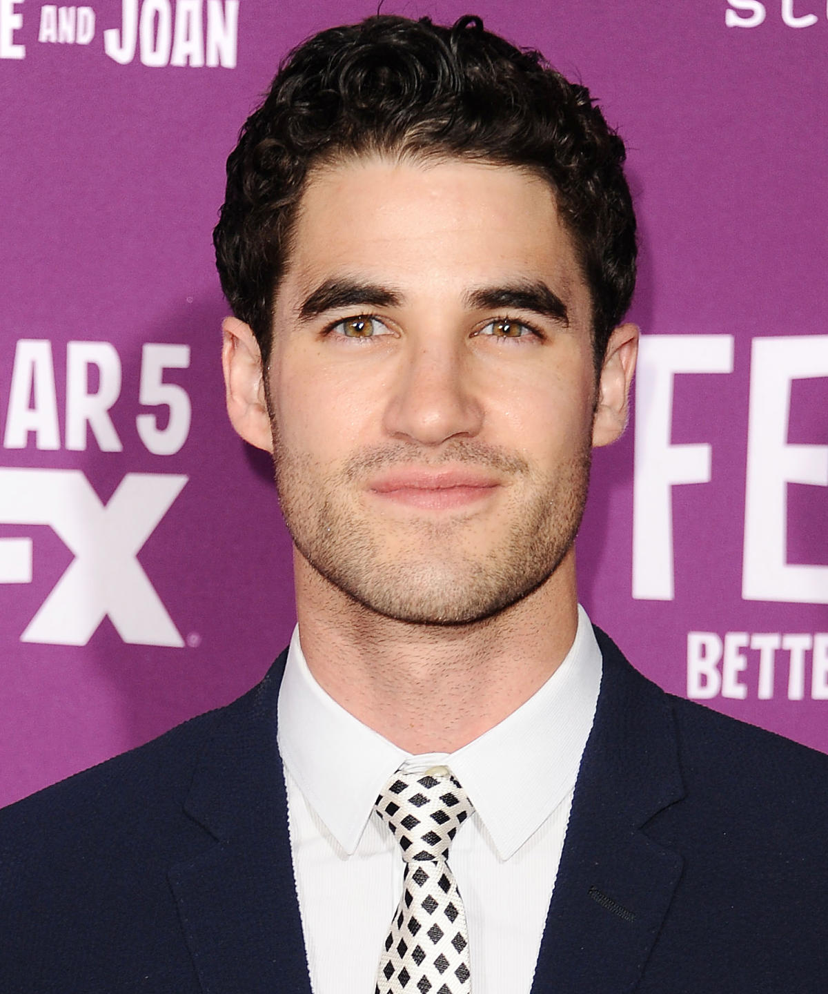 Darren Criss Tries To Make You Blush With A Naked Mirror Selfie From The Versace ACS Set