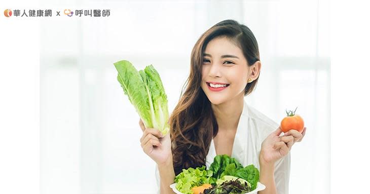 若要攝取符合每日需求的膳食纖維量，可以透過每日熱量攝取來推估，一般建議每1000大卡需要有15公克膳食纖維。