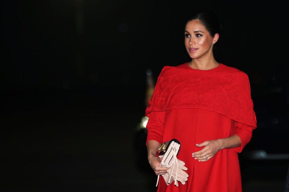 <h3>延伸閱讀</h3> <p>>><a href="https://www.harpersbazaar.com/tw/celebrity/celebritynews/g26388533/meghan-markle-the-boys-and-girls-guide-to-getting-down/" rel="nofollow noopener" target="_blank" data-ylk="slk:英國王室是否會買下版權直接禁播？梅根塵封八年的「限制級電影」即將重新上映;elm:context_link;itc:0;sec:content-canvas" class="link ">英國王室是否會買下版權直接禁播？梅根塵封八年的「限制級電影」即將重新上映</a></p> <p>>><a href="https://www.harpersbazaar.com/tw/celebrity/celebritynews/g25649384/new-royal-baby/" rel="nofollow noopener" target="_blank" data-ylk="slk:梅根馬克爾透露預產期！英國皇室將在明年春天迎接新皇室成員;elm:context_link;itc:0;sec:content-canvas" class="link ">梅根馬克爾透露預產期！英國皇室將在明年春天迎接新皇室成員</a></p>   <p>加入哈潑時尚LINE好友關注皇室話題</p> <cite>Getty Images</cite>