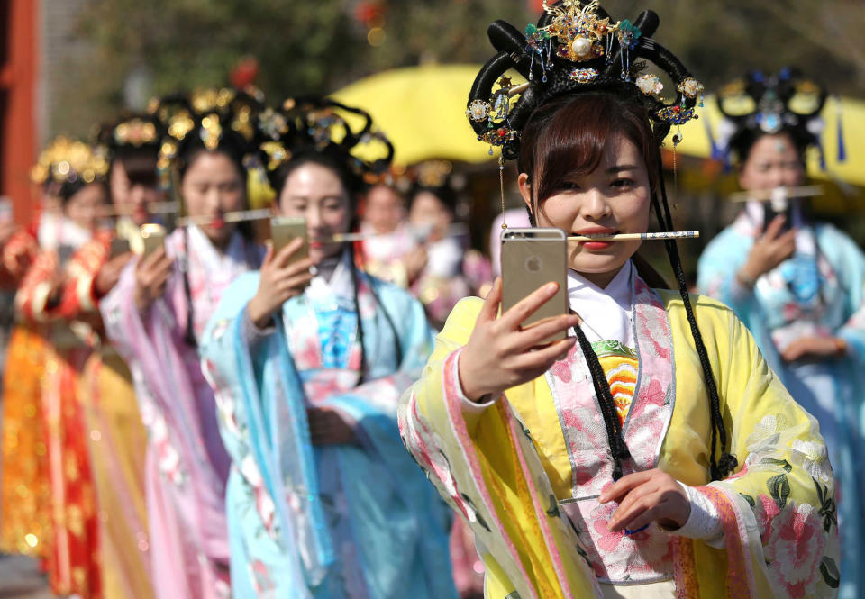 Tour guides trained to smile