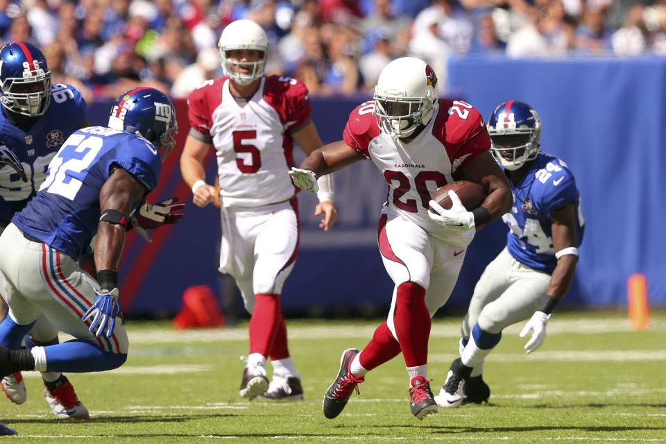 Arizona Cardinals running back Jonathan Dwyer (R) runs against the New York Giants during the first quarter at MetLife Stadium in East Rutherford, NJ in this file photo from September 14, 2014. Detectives in Phoenix arrested Dwyer September 17, 2014 on charges of aggravated assault in connection with two alleged incidents of domestic violence in late July, a police spokesman said. REUTERS/Brad Penner-USA TODAY/Files (UNITED STATES)