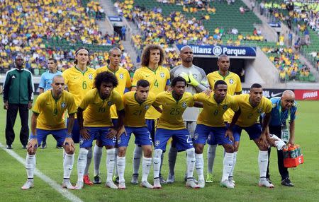 The Brazilian national soccer team poses before the start of their friendly soccer match against Mexico ahead of the Copa America tournament in Sao Paulo, Brazil, June 7, 2015. REUTERS/Paulo Whitaker