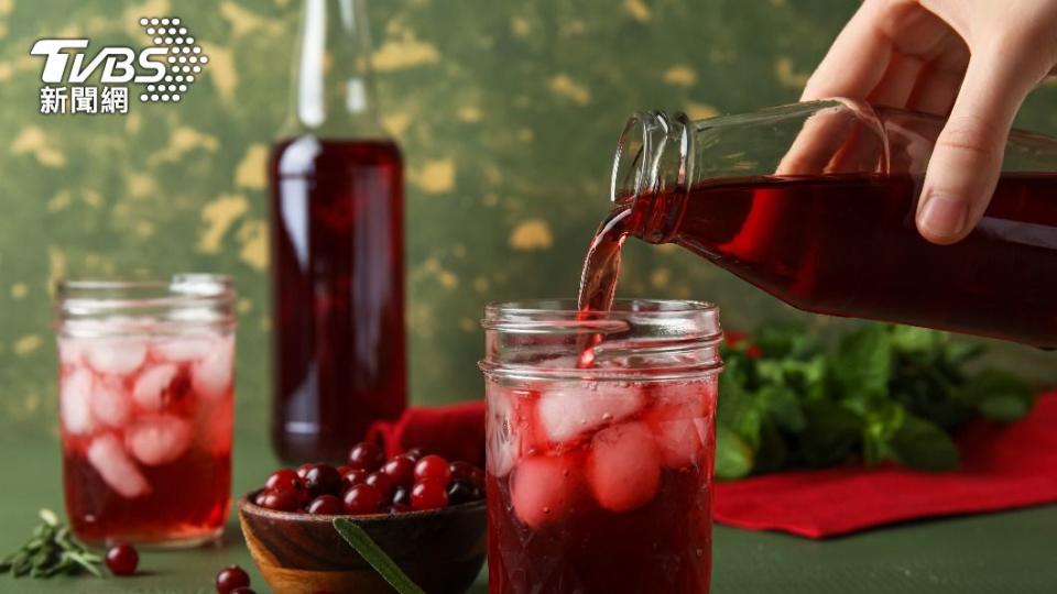 保健營養專家建議挑選冷凍蔓越莓或原汁。（示意圖／shutterstock達志影像）