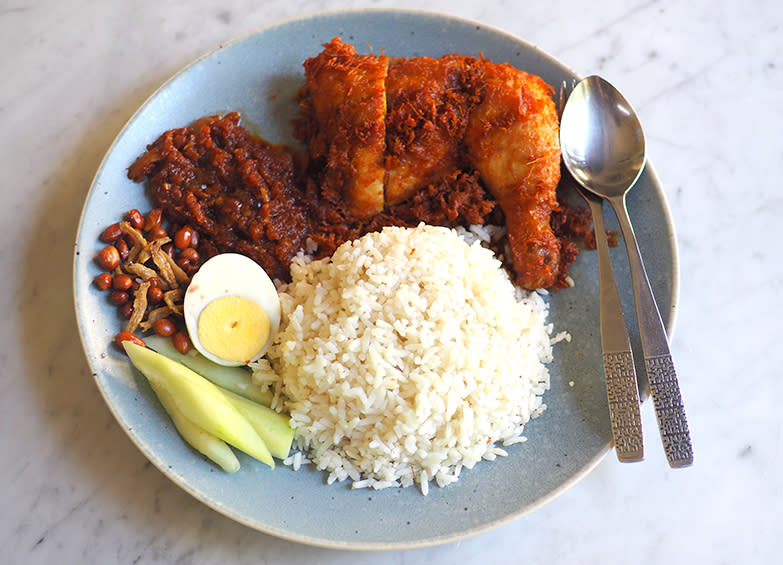 The 'nasi lemak ayam goreng berempah' is delicious, thanks to the juicy well fried chicken with the fragrant herbs.