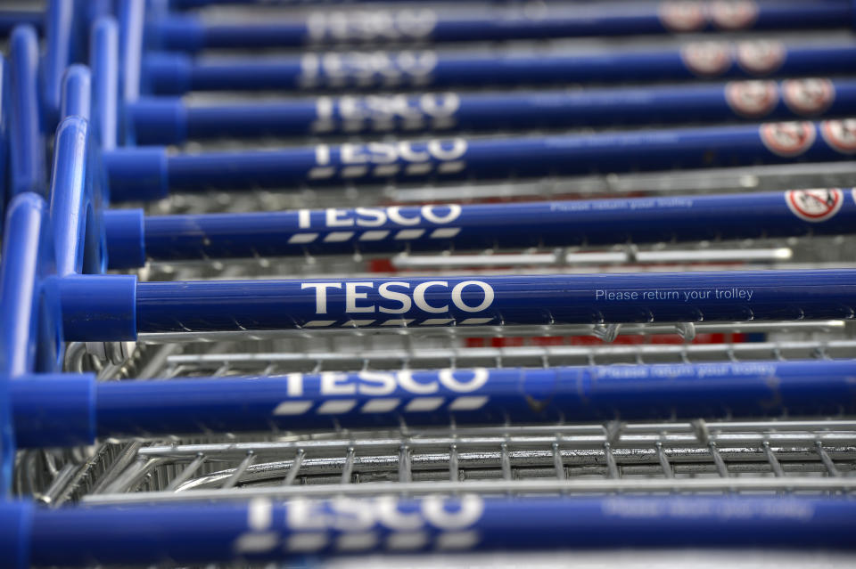 Trolleys are stacked outside a Tesco store in Hammersmith, west London October 3, 2012. Tesco, Britain's biggest retailer, showed its fightback plan following a shock profit warning was starting to make a difference as it stemmed sales falls, but its performance was outshone by rival J Sainsbury.    REUTERS/Paul Hackett  (BRITAIN - Tags: BUSINESS)