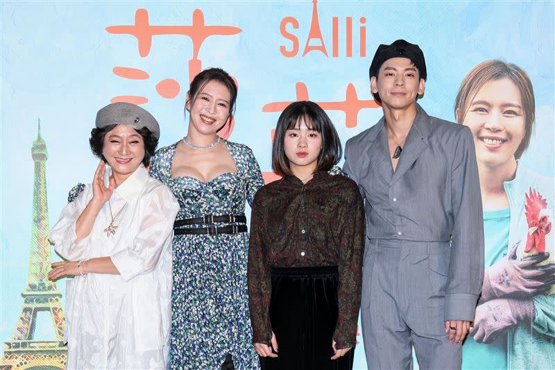 楊麗音（左起）、劉品言、湯詠絮、林柏宏特別打扮出席《莎莉》首映會。