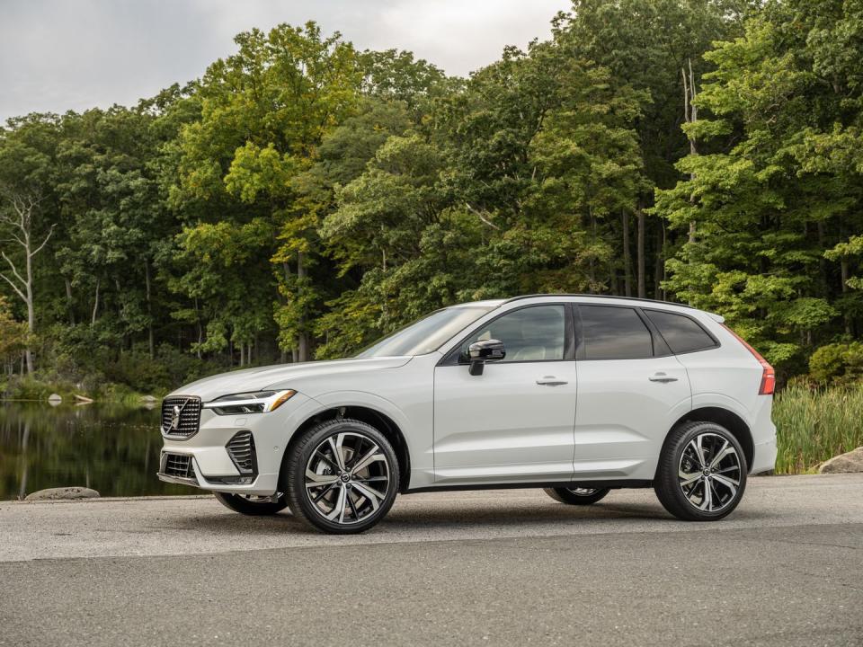 2022 volvo xc60 r design