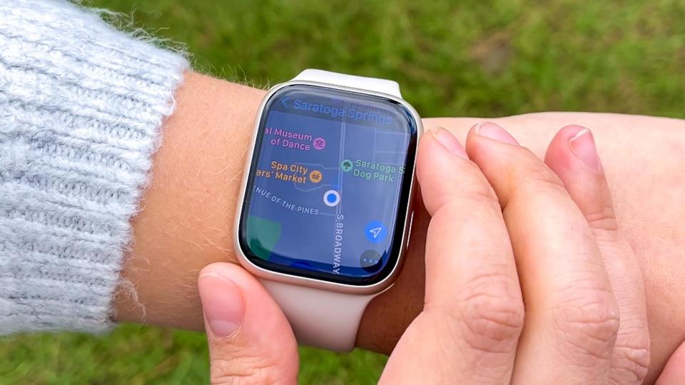 Apple Watch 7 maps UI