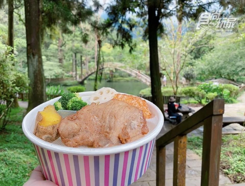 可將餐盒外帶至房內，或是散步到園區各處野餐享用。
