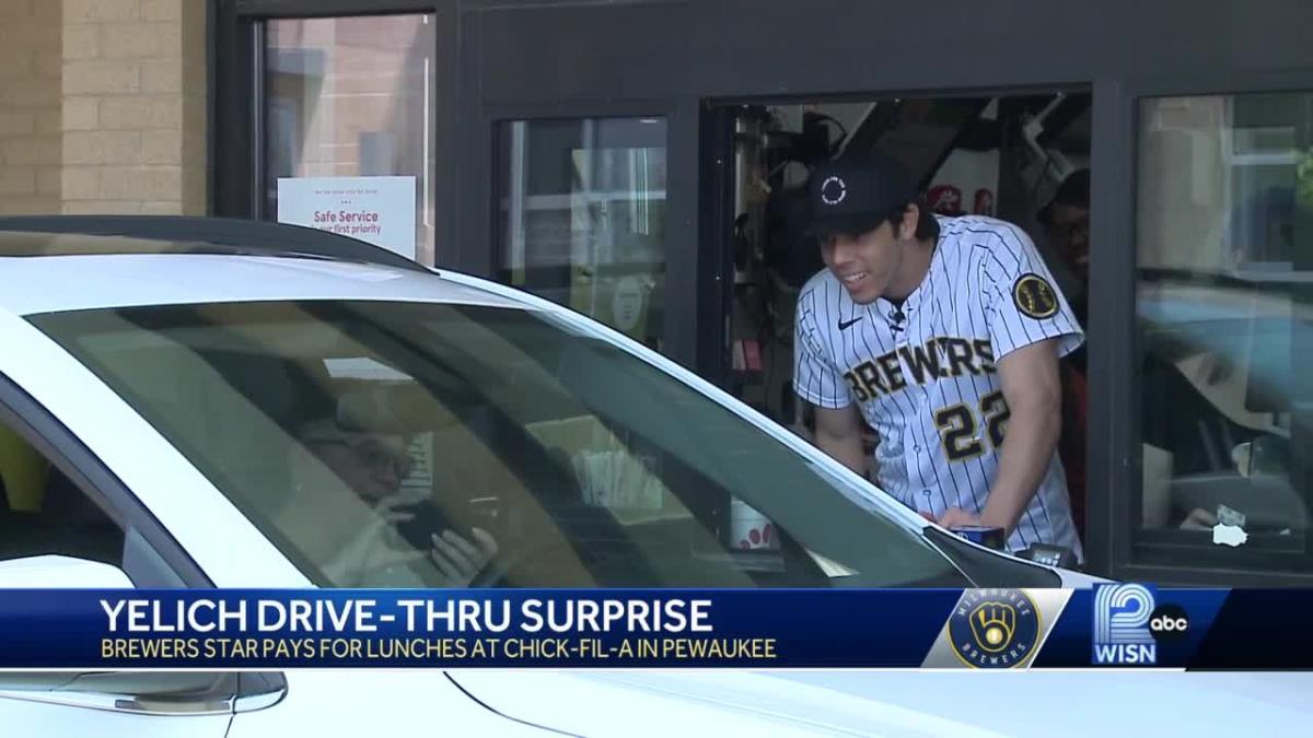 Christian Yelich Surprises Family with Puppy