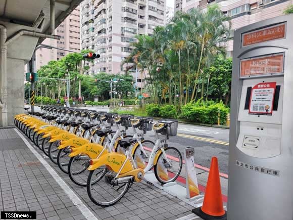 七月一日前請填妥YouBike2.0投保傷害險意願調查否則將無法租借YouBike2.0。（記者蘇春瑛攝）