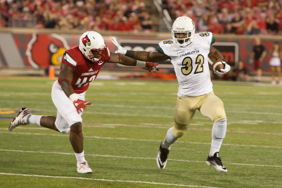 September 1, 2016: Charlotte 49ers running back Ben LeMay (32) tries to evade the tackle of Louisville linebacker Damien Smith (43) during the 2nd half of the NCAA football game between the Louisville Cardinals and the Charlotte 49ers at Papa John's Cardinal Stadium in Louisville, KY. Louisville won 70-14. (Photo by David Blair/Icon Sportswire via Getty Images)