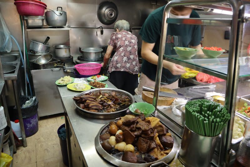 teochew rice & porridge - old lady cooks