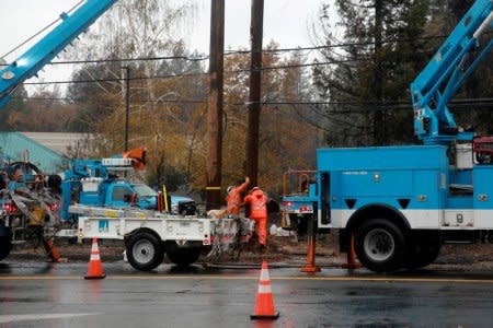 FILE PGOTO: PG&E works on power lines to repair damage caused by the Camp Fire in Paradise, California, U.S. November 21, 2018.  REUTERS/Elijah Nouvelage/File Photo