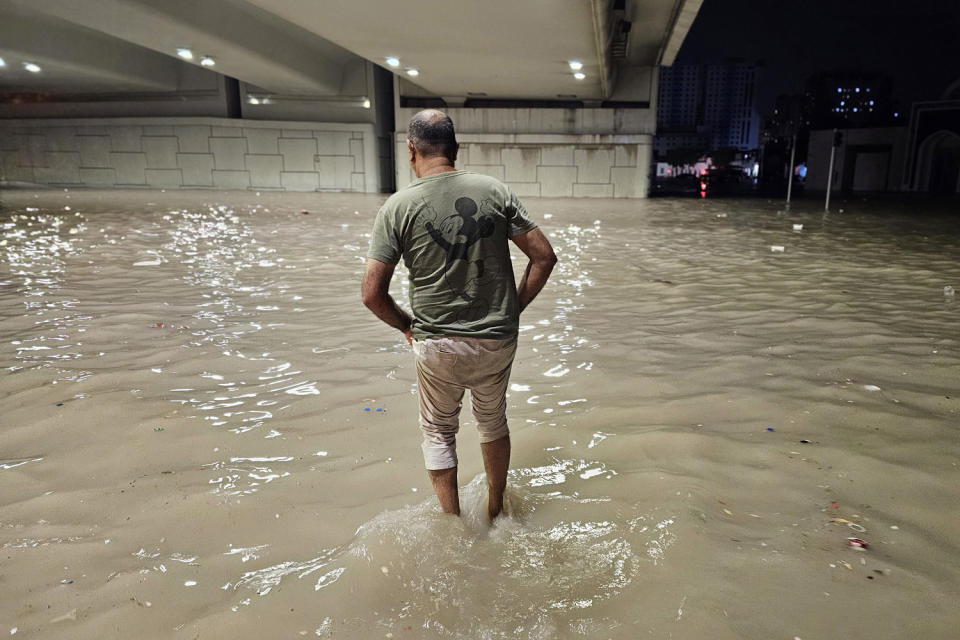 Fuertes lluvias azotaron los Emiratos Árabes Unidos (Anadolu vía Getty Images)