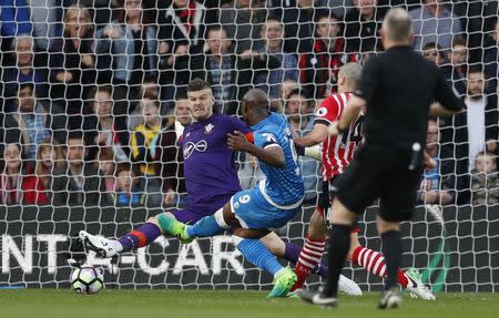 Britain Soccer Football - Southampton v AFC Bournemouth - Premier League - St Mary's Stadium - 1/4/17 Bournemouth's Benik Afobe misses a chance to score Action Images via Reuters / John Sibley Livepic