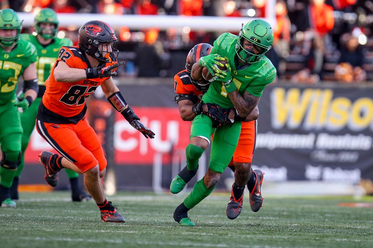 Oregon wide receiver Troy Franklin carries the ball for the Ducks as the No. 9 Oregon Ducks take on the No. 21 Oregon State Beavers at Reser Stadium in Corvallis, Ore. Saturday, Nov. 26, 2022.
(Credit: Ben Lonergan/The Register-Guard)