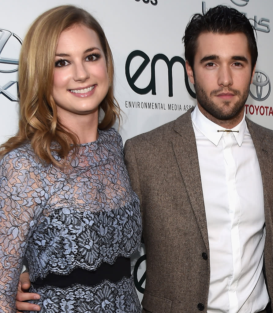 Emily VanCamp and Josh Bowman on the red carpet in 2014. (Photo: Getty Images)