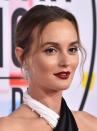 <p>On ne le sait pas forcément mais Leighton Meester a eu une enfance particulièrement difficile. Elle a passé les premiers mois de sa vie dans une maison de transition tandis que sa mère purgeait une peine de prison pour trafic de drogue. Mais leurs relations se sont dégradées lorsqu’en 2011, la star de Gossip Girl a voulu porter secours à son frère handicapé. Elle envoyait alors de l’argent à sa mère afin de les aider à vivre. Argent que Constance Meester a dilapidé pour faire de la chirurgie esthétique. Crédit photo : AFP </p>