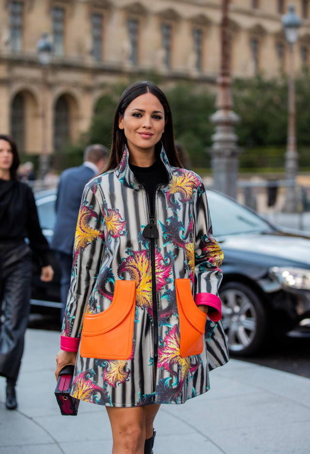 Eiza Gonzalez y su look para el desfile de Louis Vuitton - Foto 1