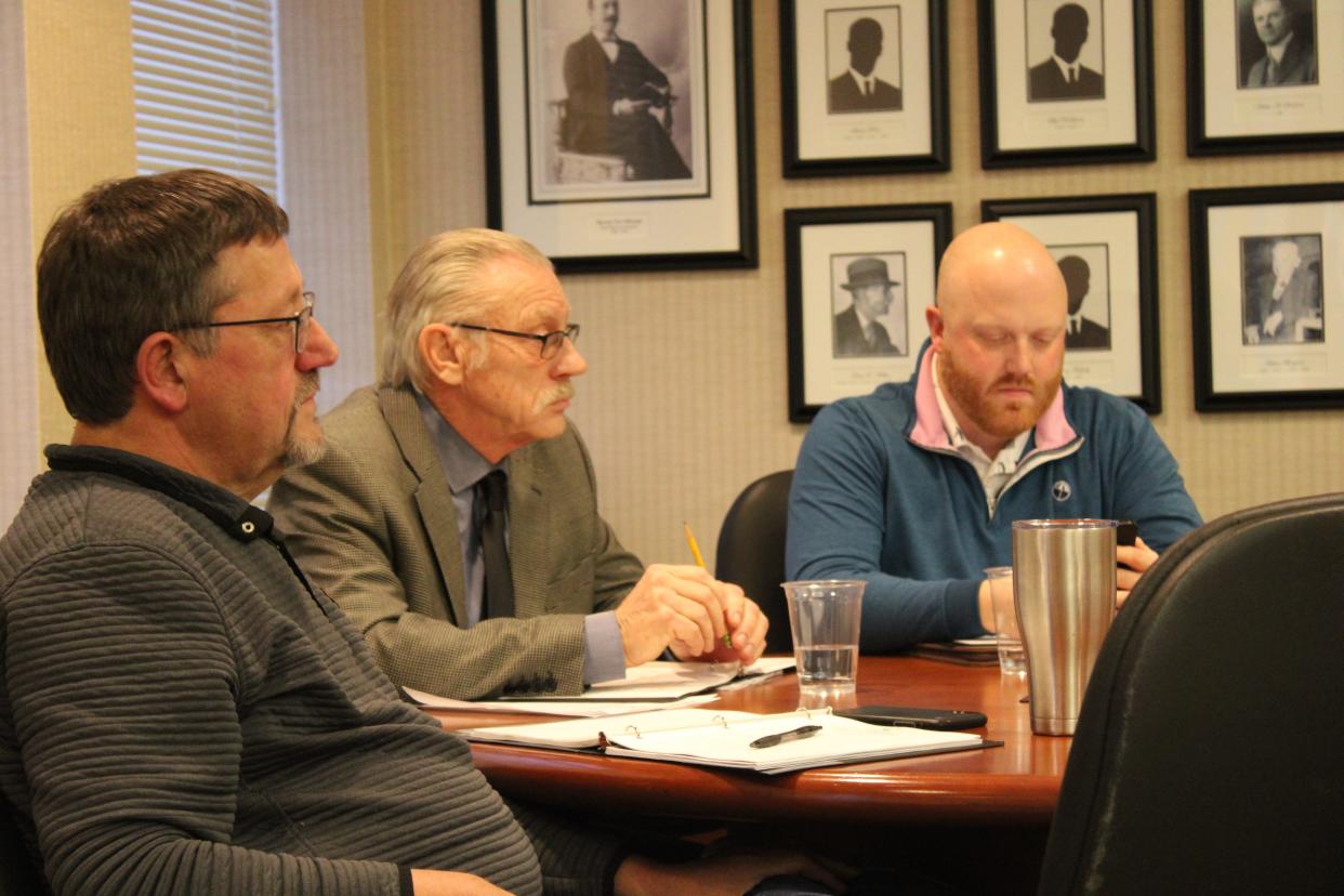 Council members worked for almost six hours on Jan. 18 conducting interviews for police chief candidates. Pictured (from left to right) are council member Shane Cole, Mayor Lyle Gennett and council member Phil Parr.