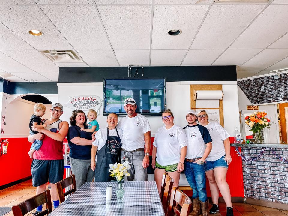 Tina Betz, owner of Aunt Tina’s BBQ, said her restaurant is a family affair. From left: Joshua and Kaelee Betz with their nephew and niece; Tina and Steven Betz, Brittany Houser, JD, Tonya Potter. Gibbs, May 24, 2022.