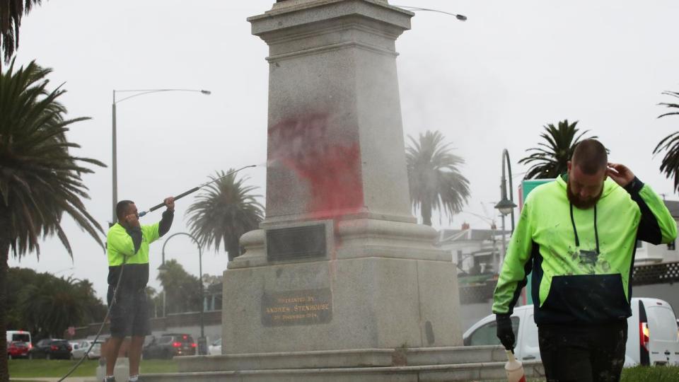 CAPTAIN COOK STATUE