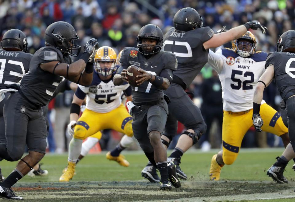 Army quarterback Ahmad Bradshaw ran for 51 yards and the game-winning touchdown. (AP Photo/Patrick Semansky)