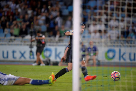 Football Soccer - Spanish Liga Santander - Real Sociedad v Real Madrid - Anoeta, San Sebastian, Spain 21/08/16. Real Madrid's Gareth Bale scores a goal. REUTERS/Vincent West