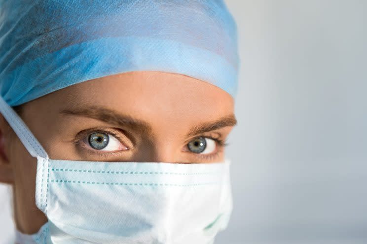 Pacientes con médicos mujeres tendrían menor riesgo de muerte. Foto: yoh4nn/Getty Images.