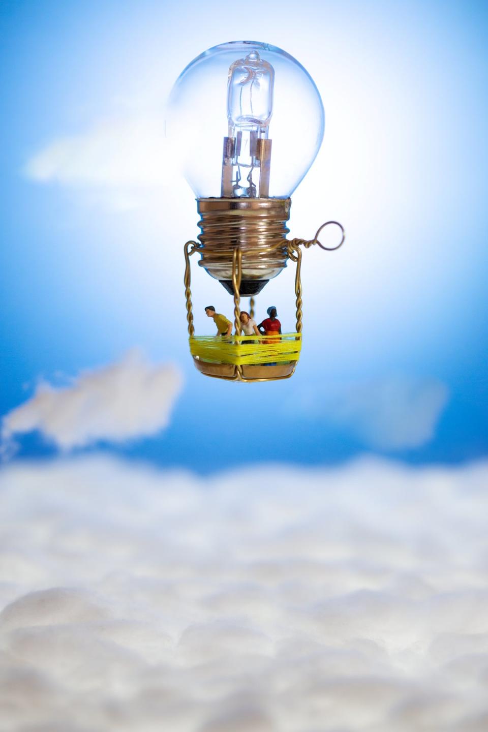 A lightbulb becomes a hot air balloon above the clouds (David Gilliver/SWNS)