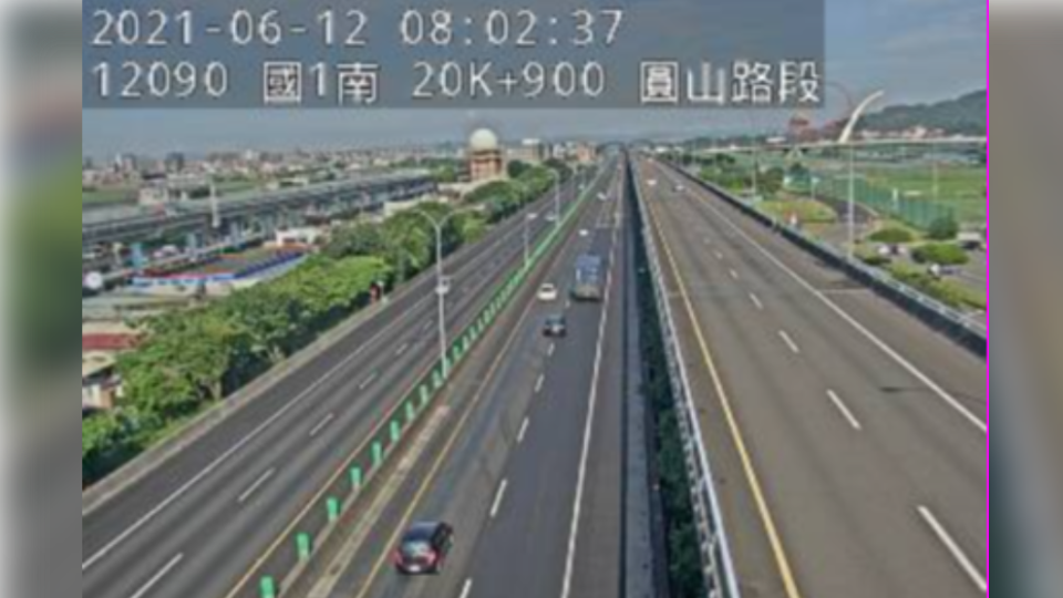 上午國道1號圓山路段通暢。（圖／高公局即時影像）