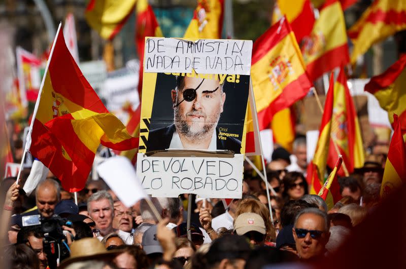 Unionist supporters protest against amnesty of separatist leaders and activists in Barcelona