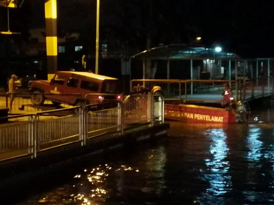 The car, with an unknown number of people inside, plunged into the river from this wharf in Bintulu last night. — Picture courtesy of Sarawak Bomba