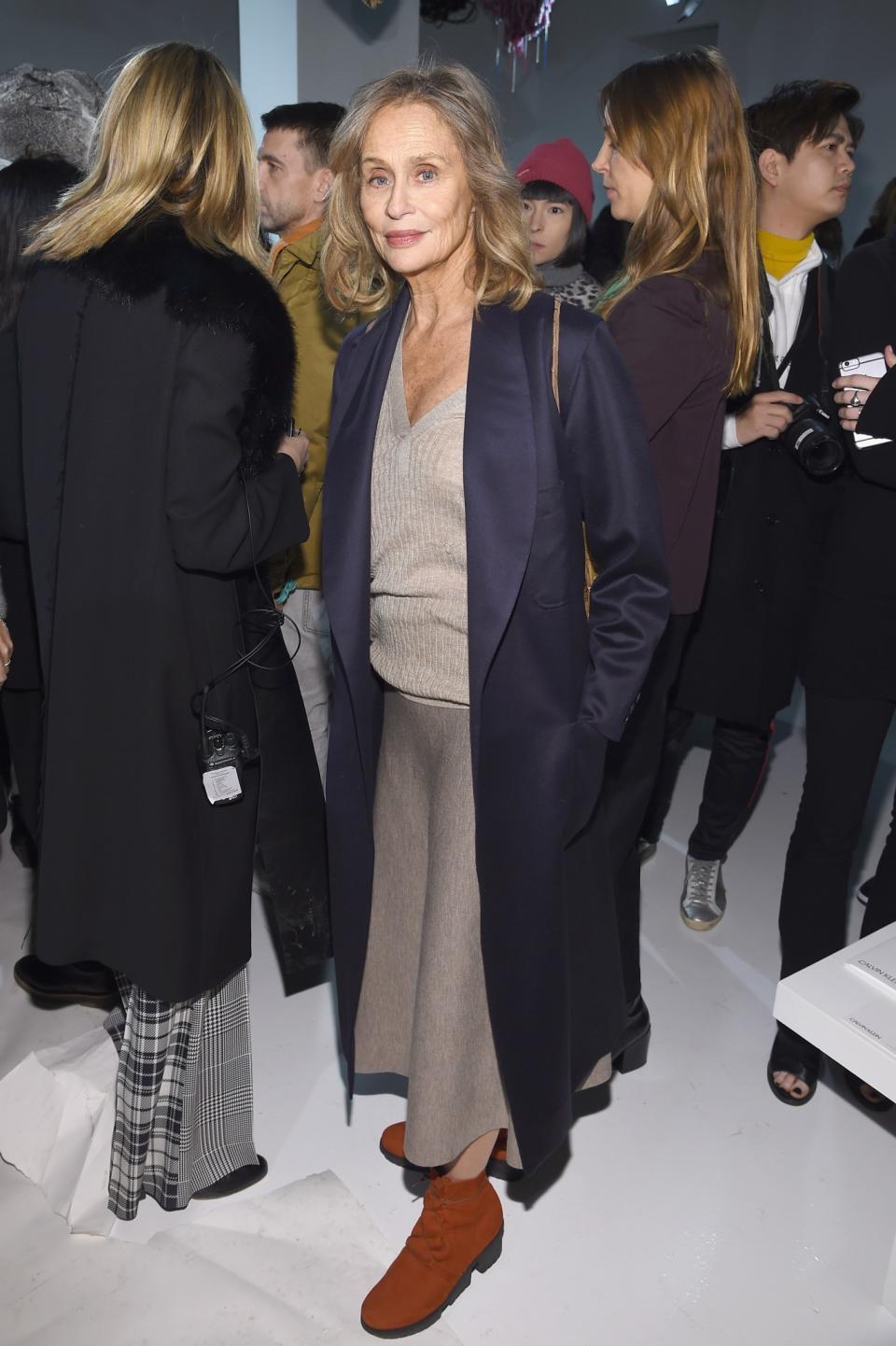 <p>Lauren Hutton donned an oversized coat and neutral knits. <i>[Photo: Getty]</i> </p>
