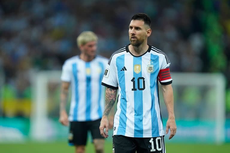 Lionel Messi salió con mucho dolor en su aductor derecho