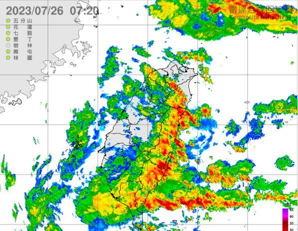 中央氣象局提醒，臺灣東半部地區及恆春半島有陣雨，並有大雨或豪雨發生的機率。（圖／翻攝自中央氣象局）