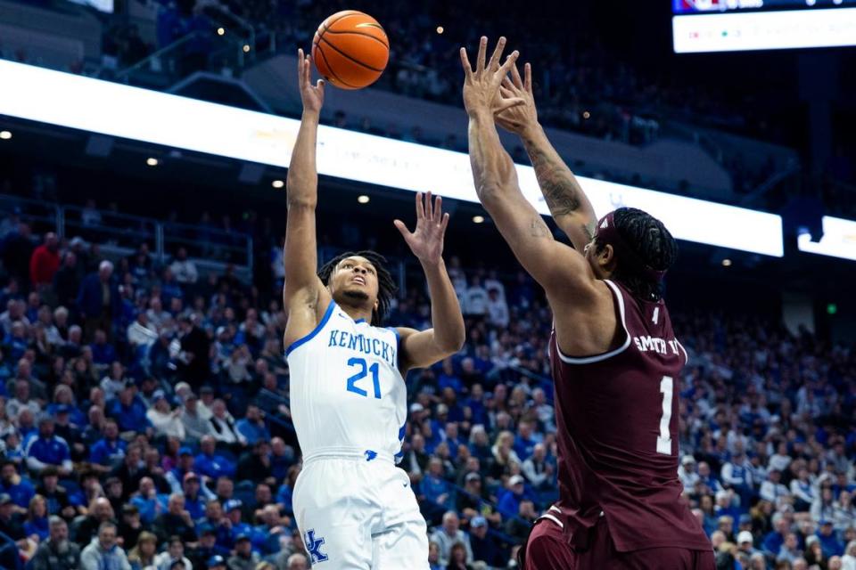 Kentucky freshman guard D.J. Wagner (21) is averaging 12.4 points, 2.1 rebounds and 3.4 assists.