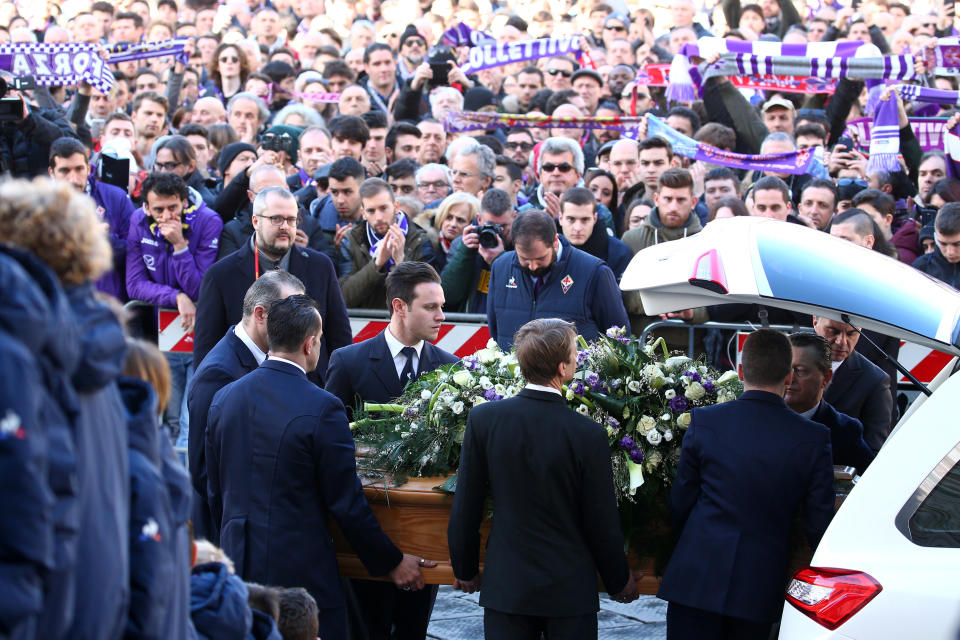 <p>Soccer Football – Davide Astori Funeral – Santa Croce, Florence, Italy – March 8, 2018 Pallbearers carry the casket of Davide Astori REUTERS/Alessandro Bianchi </p>