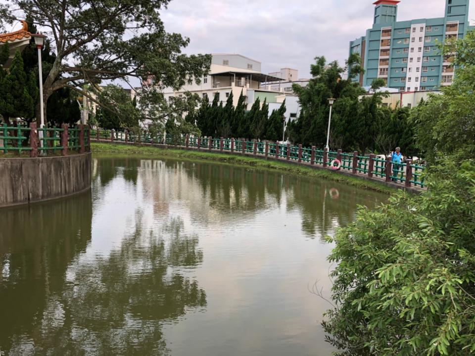 ▲大有商圈周邊多綠地，許多居民會沿著河濱公園散步。（圖／信義房屋提供）