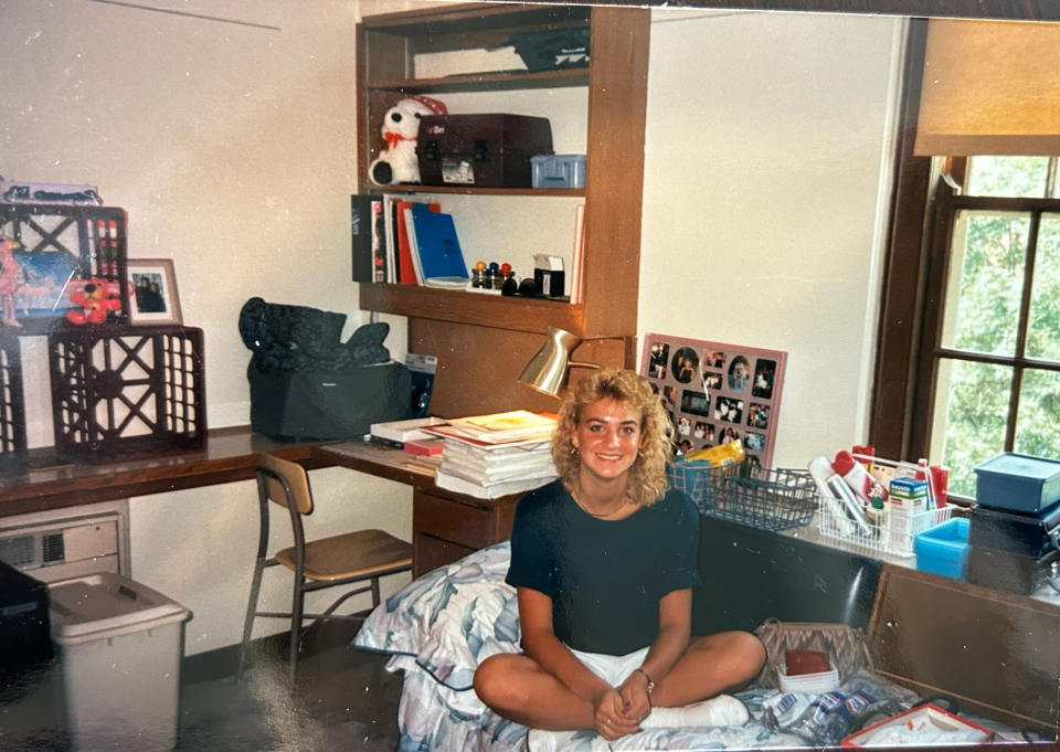 mom and daughter assigned same dorm room years later (Courtesy Laura Bowling)