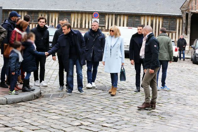 <p>Emmanuel et Brigitte Macron à Honfleur. </p>