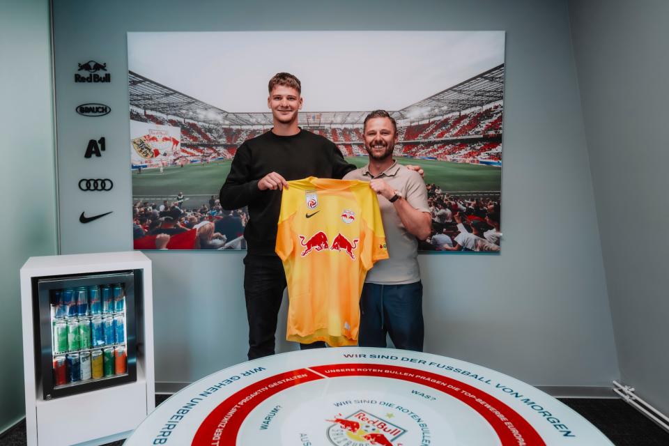 Valentin Oelz signs from FC Liefering