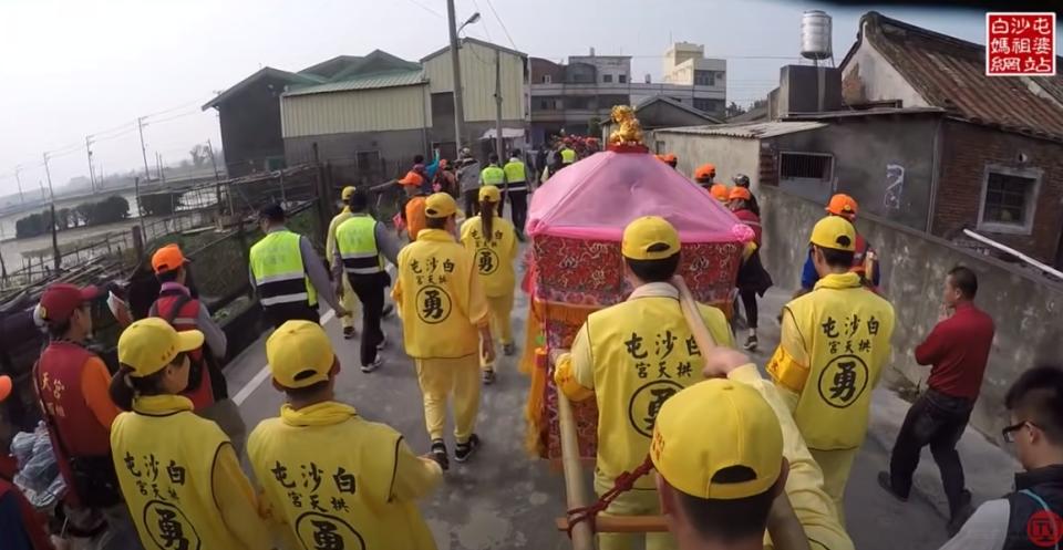 白沙屯媽祖前往蘇媽媽家中。（圖／白沙屯媽祖網路電視台授權提供）