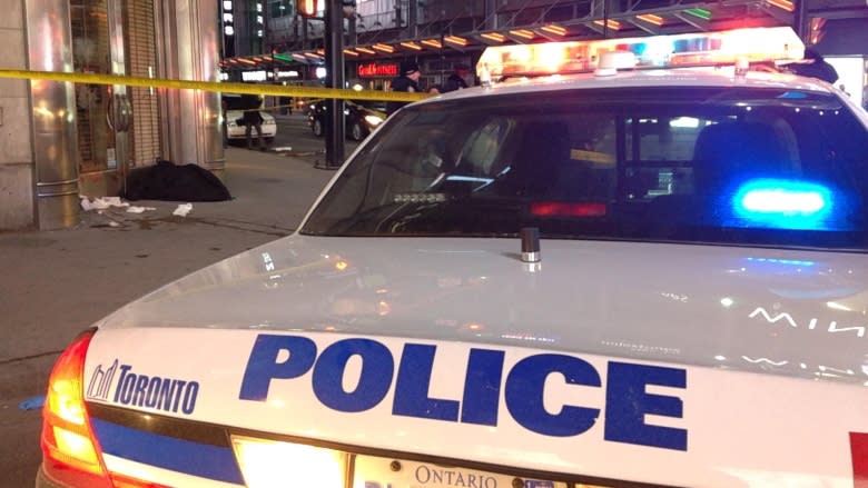 Police seek 6 suspects after stabbing seriously injures man downtown