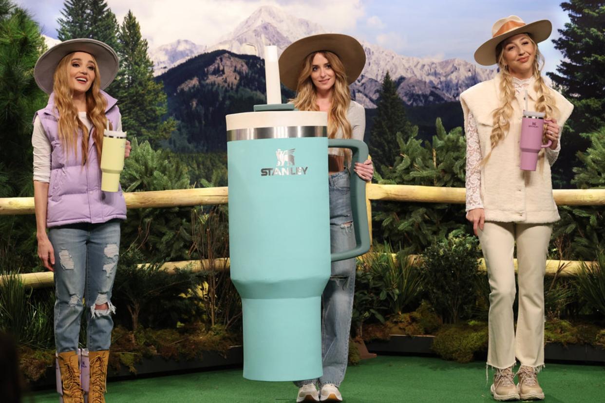 "Saturday Night Live" pokes at Stanley craze in "Big Dumb Cups" sketch