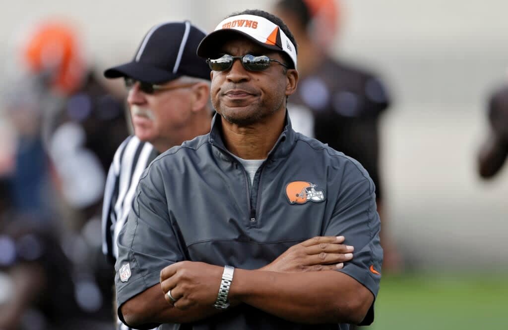 FILE – Cleveland Browns defensive coordinator Ray Horton watches training camp practice at the NFL football team’s facility in Berea, Ohio, on Aug. 13, 2013. (AP Photo/Mark Duncan, File)