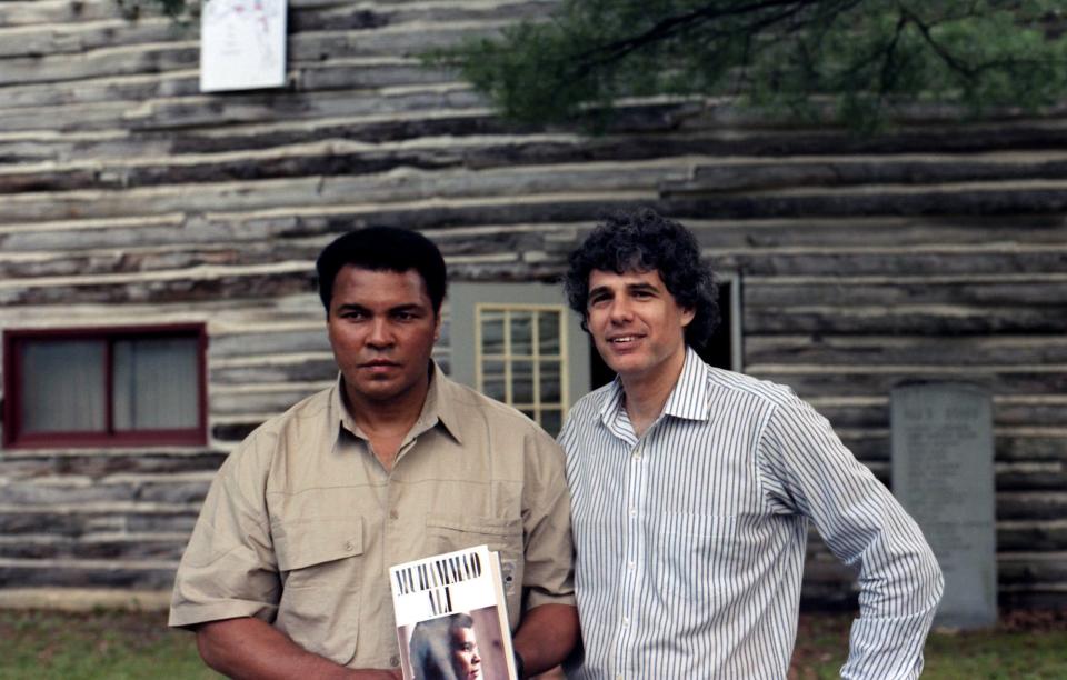 Muhammad Ali and Thomas Hauser in 1970.