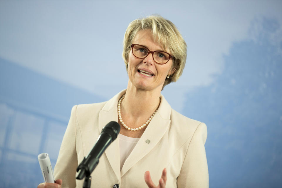 Will Bildungsministerin Anja Karliczek das gesellschaftliche Rad zurückdrehen? (Bild: Reuters)