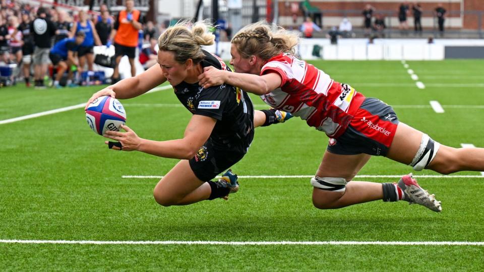 Liv McGoverne scores a try for Exeter